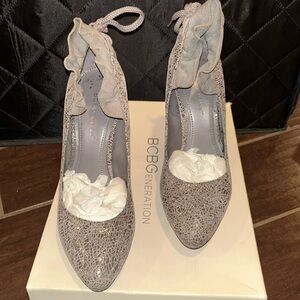 BGBG lace back pumps